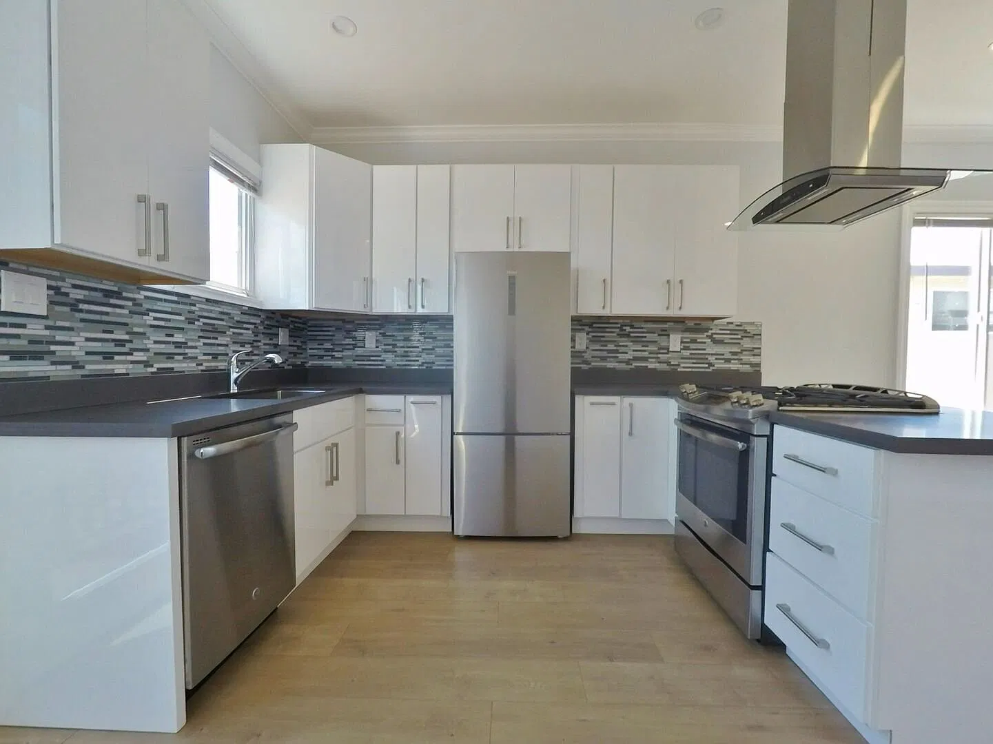 1 Month Free! Remodeled 1BR w/ In-Unit Laundry, Private Deck & Parking — Photo 1