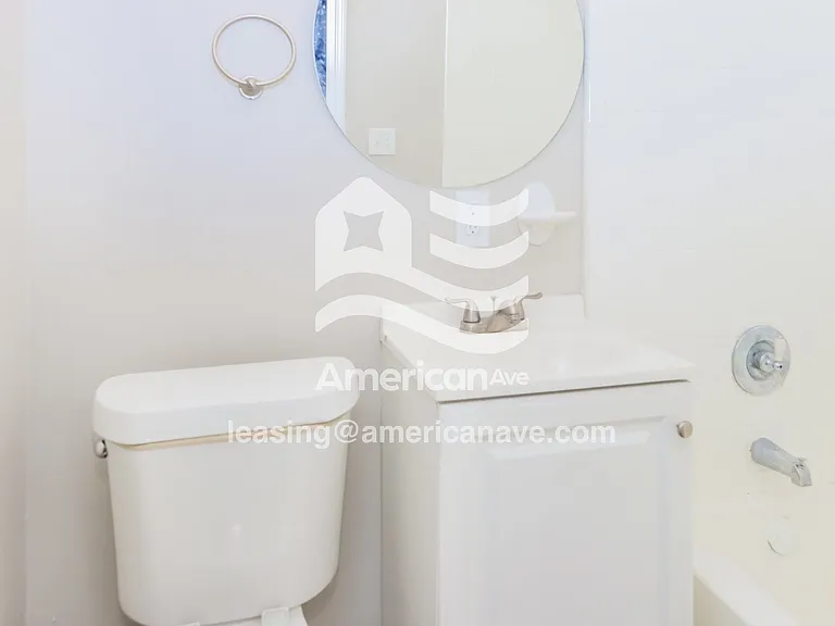 1631183_008_wm_-_main_bathroom_13145525.jpg