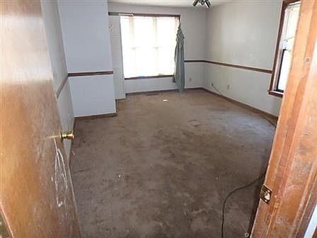 3rd image of 1404 E Washington St
