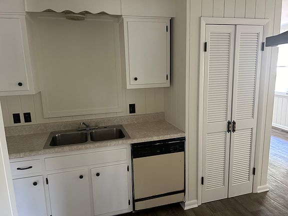 Kitchen. Dishwasher being replaced on 9/18.