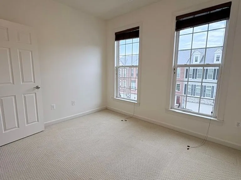 121 Autumn View Dr — Photo 33