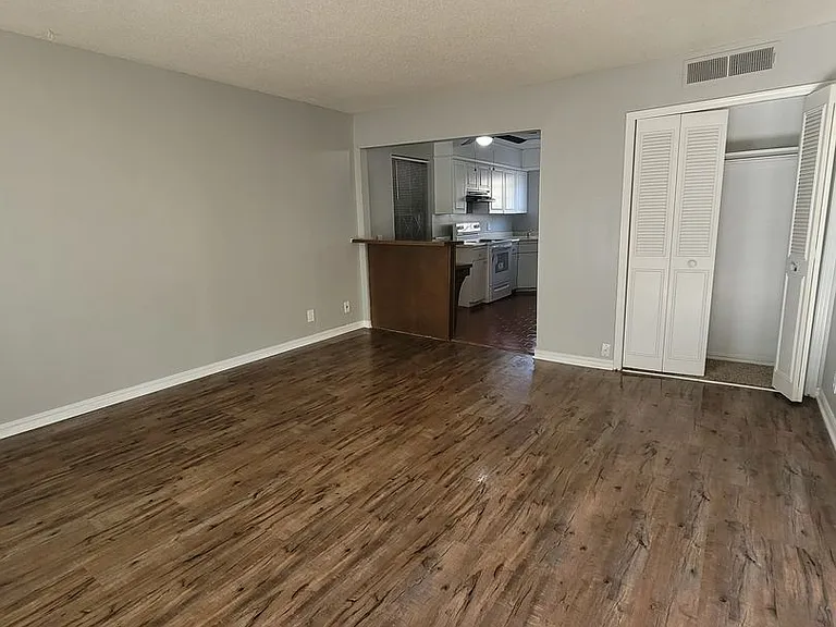 Woodward Park Apartments — Photo 8