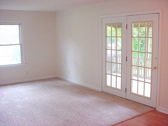 5th image of 411 Lakeview Dr