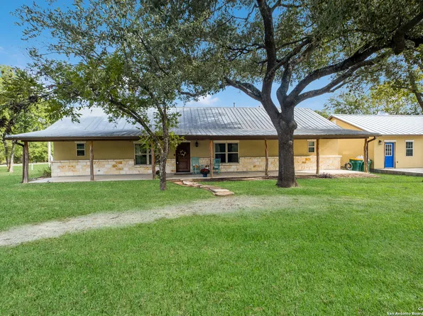 1515 Mexico St, Castroville, TX 78009