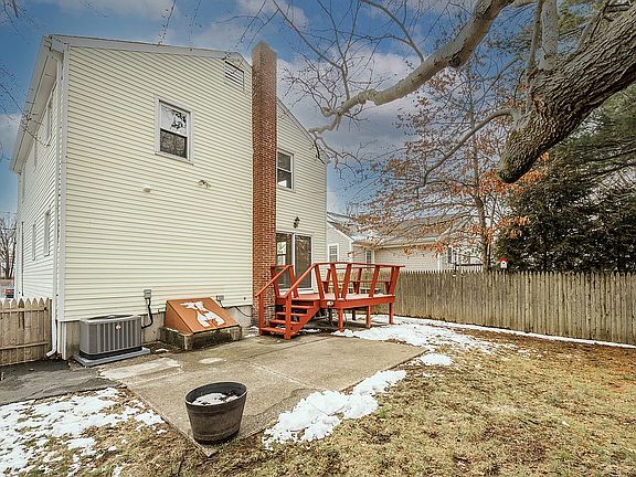 2nd image of 32 Rippowam Rd