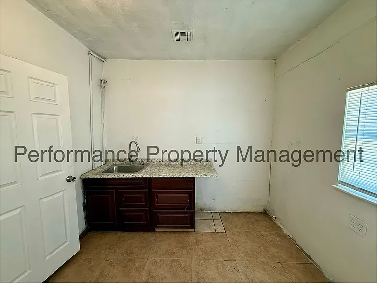 3703 Eucalyptus Dr — Photo 11