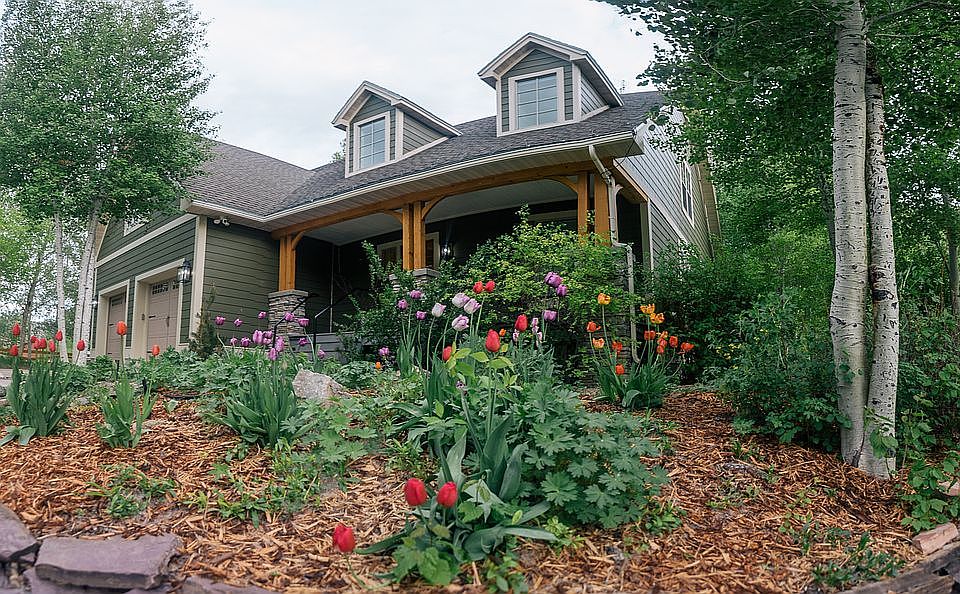 5 bd, 4 bath, 4016 sq ft, 