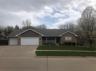 1736 Aztec Cir, Sioux City, IA 51104