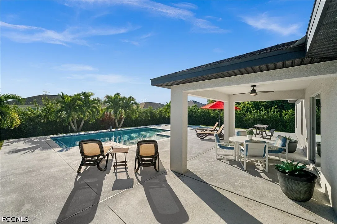 3 bed, 2.0 bath, 1469 sqft, $3,600 — Photo 2