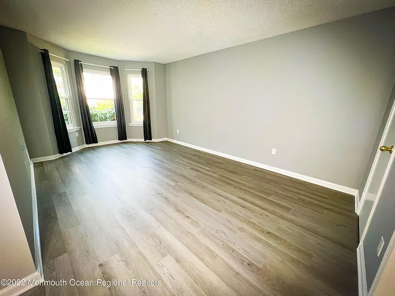 313 Tulip Ln — Photo 15