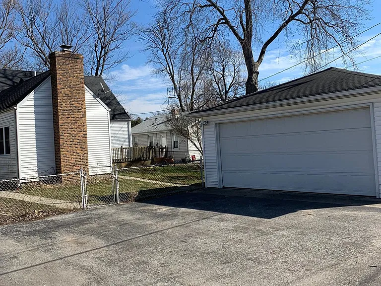 920 Lincoln St — Photo 3