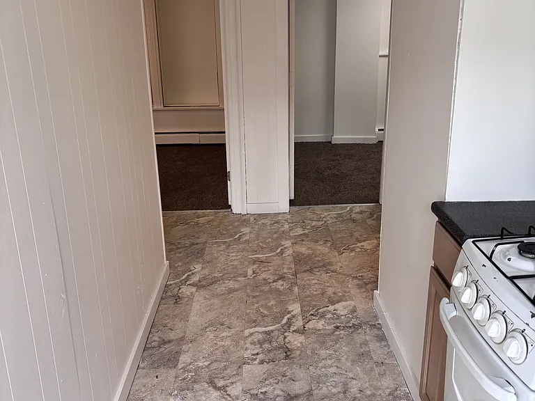 209 E 6th St #3 — Photo 4