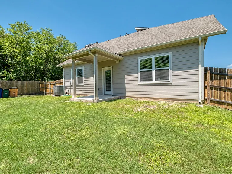 7501 Smallwood Dr — Photo 29