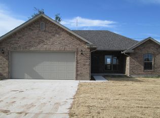 817 SW 8th St, Moore, OK 73160