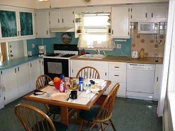 4th image of 308 E Charleston Ave