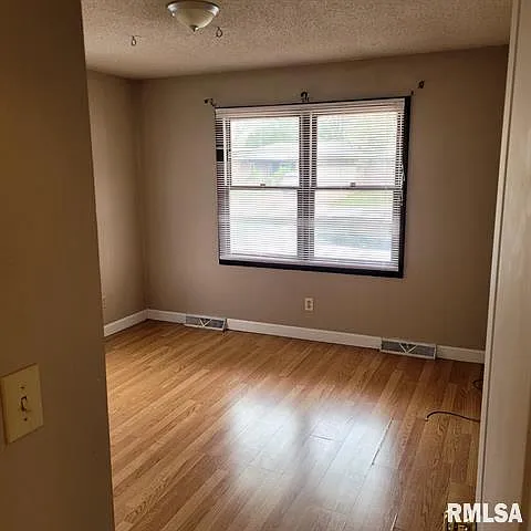 2022 Austin Dr — Photo 4