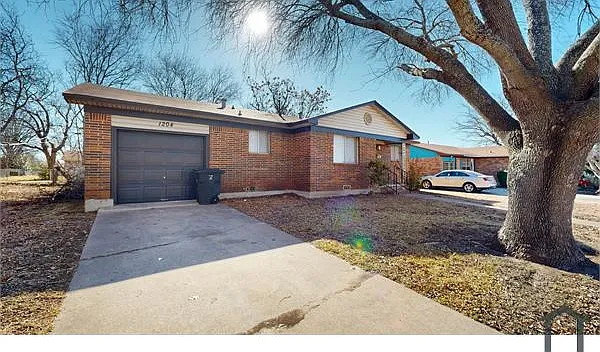 1204 Cedar Dr — Photo 1