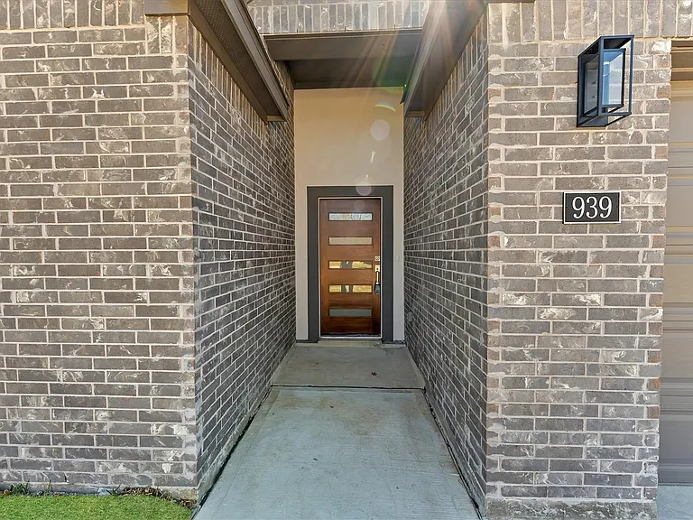939 Lake View Dr — Photo 5