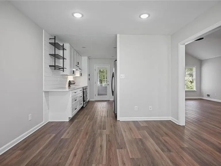 410 Hickory Walk — Photo 7