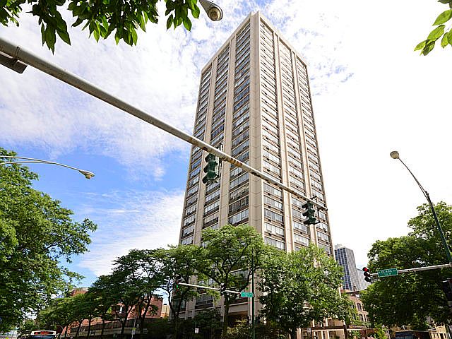 1st image of 70 W Burton Pl APT 2606F