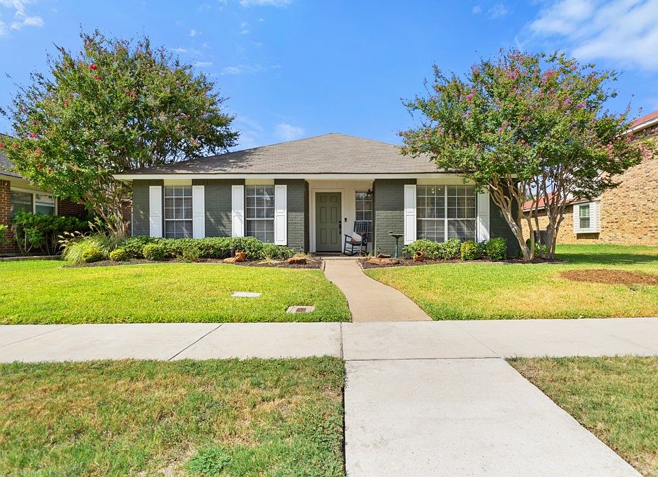 1st image of 995 Little Den Dr