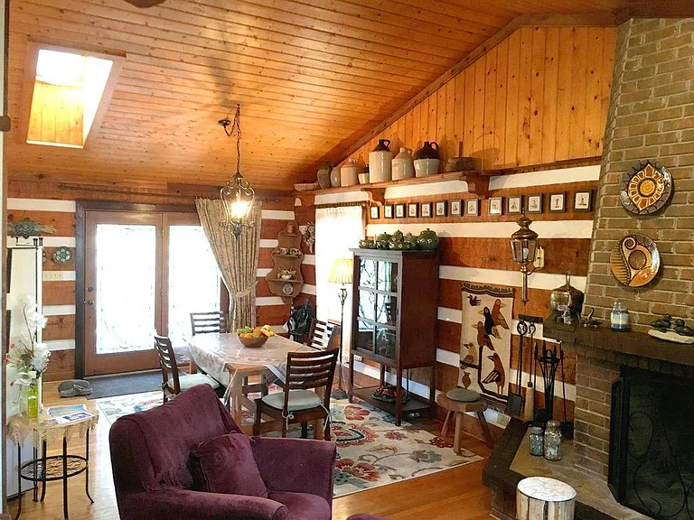 entrance and breakfast area.