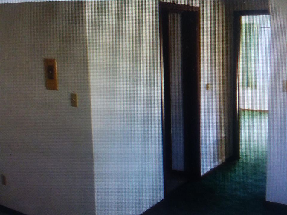 2nd image of 2408 W 4th St #4