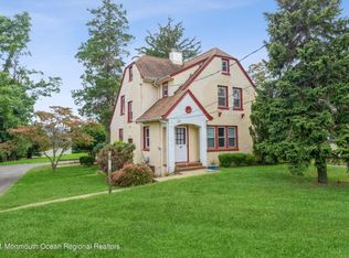 247 Oak Hill Rd, Red Bank, NJ 07701