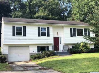 14 Amherst St, Red Hook, NY 12571