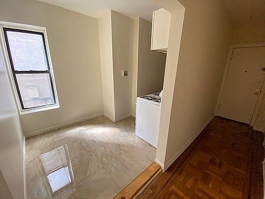 5th image of 301 Marine Ave #2