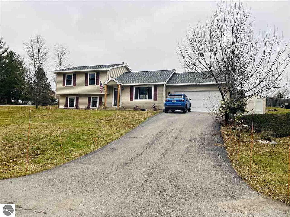 1st image of 458 Sierra Dr