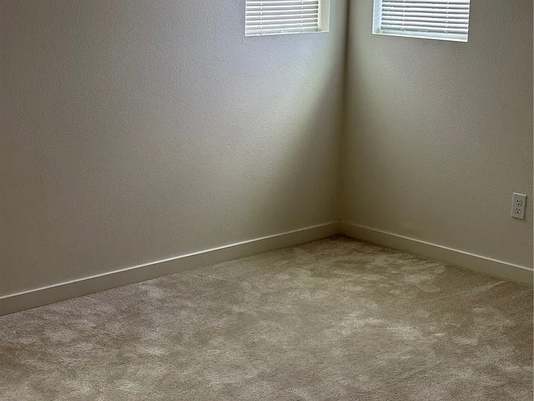 2565 E Embry Ln — Photo 33