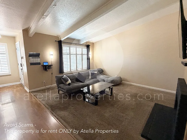 919 Greenfield Ave #1 — Photo 3