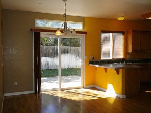 3rd image of 806 Walker St