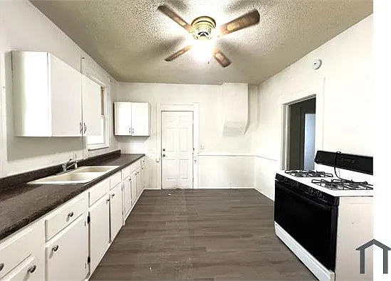 2020 Walnut St — Photo 9