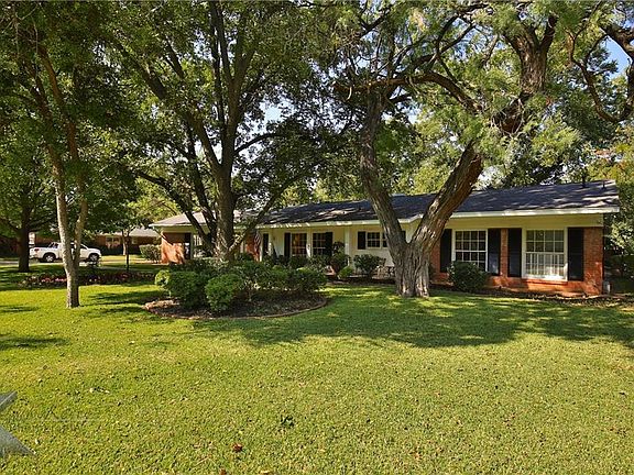 5th image of 734 Elmwood Dr
