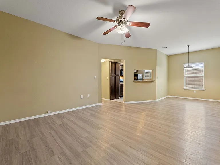 Stone Hill Apartments — Photo 24