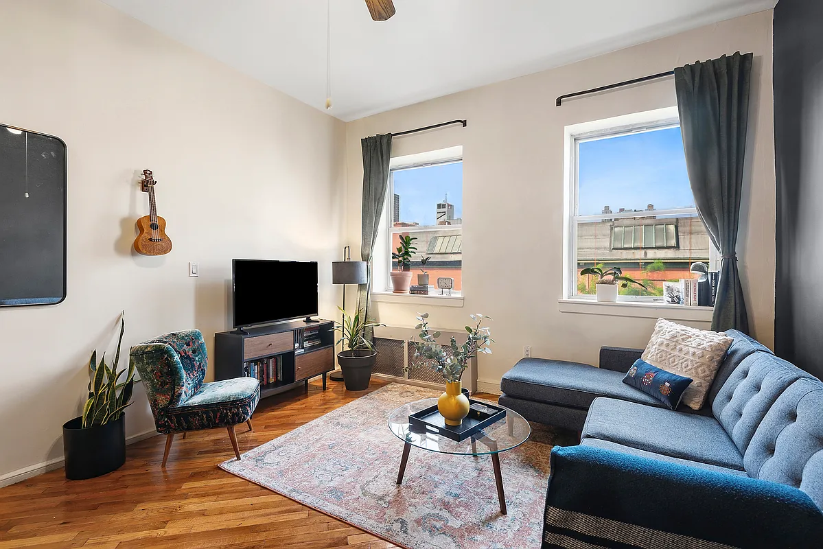 406 West 46th St Unit 5B  