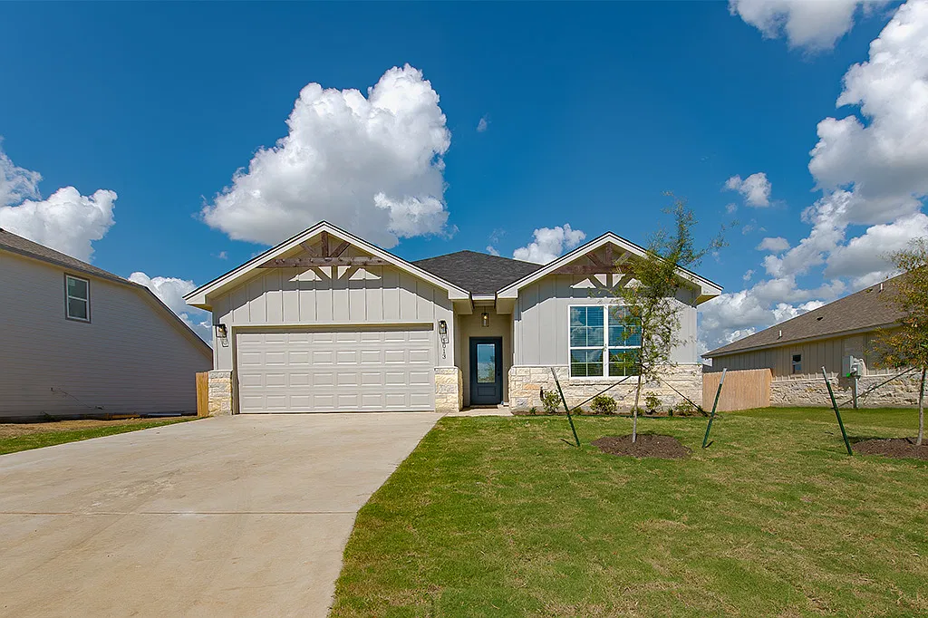 3 bed, 1586 sqft, $1,700 — Photo 1