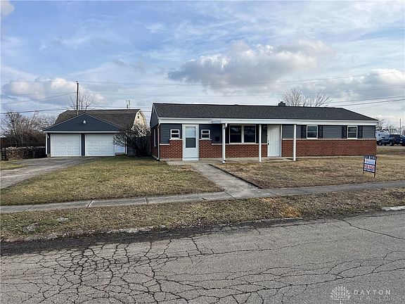 3rd image of 115 Ostend Dr