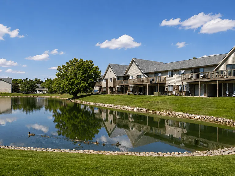 Lake Camelot Apartments — Photo 25