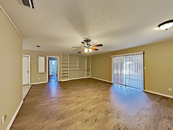 3rd image of 3818 Ravenna Dr
