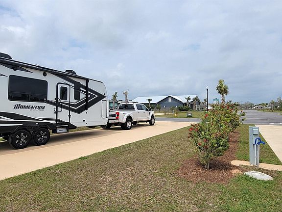 2nd image of 809 Vacation Cir