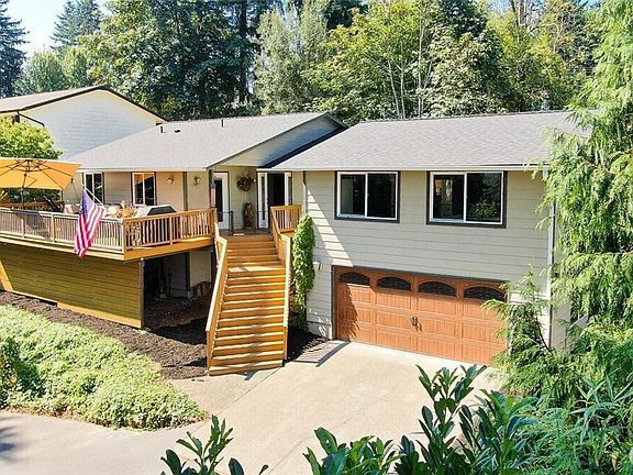 Enjoy comfort with central A/C and custom blinds that add a touch of elegance to every room. A perfect blend of style and functionality!"      Enjoy comfort with central A/C and custom blinds that add a touch of elegance to every room. A perfect blend of style and functionality!">