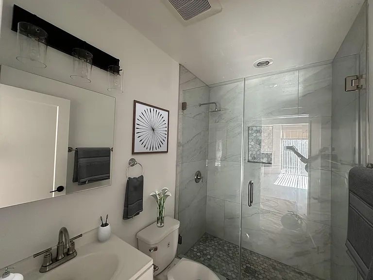 1007 Lincoln Blvd #8 — Photo 3