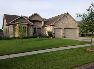 8235 Eastwood Dr, Lincoln, NE 68506