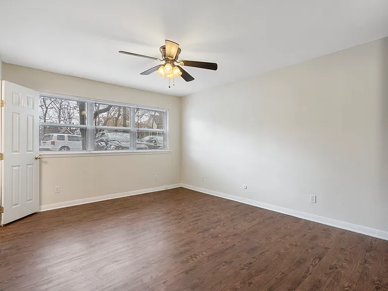 936 E Walnut St #1 — Photo 12