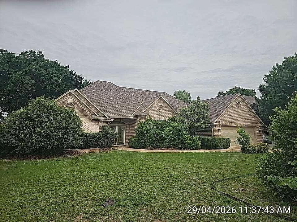 1st image of 3104 NE Colonial Dr