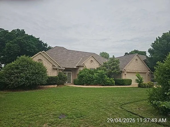 3104 NE Colonial Dr, Lawton, OK 73507