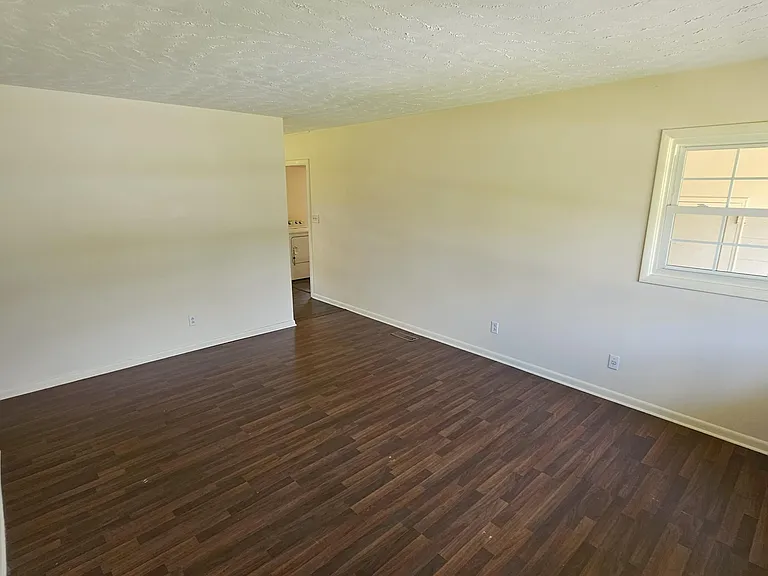 108 Princeton Dr — Photo 2